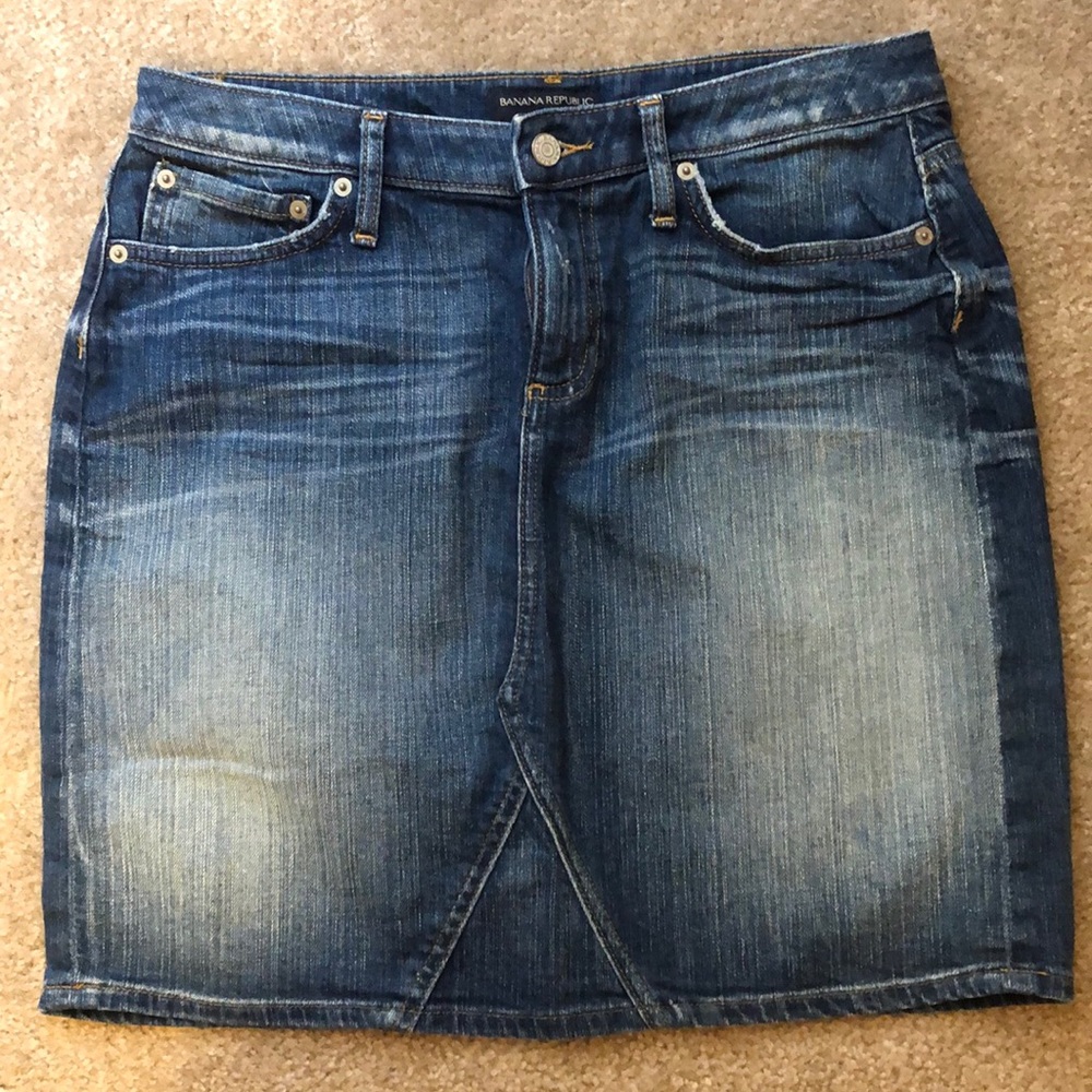 BANANA REPUBLIC EUC Denim Skirt size 8